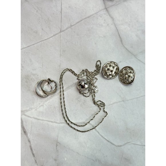 Vintage Lot 3 Crown Trifari Silverplate Jewelry Pieces Necklace Clip On Earrings - Picture 3 of 10